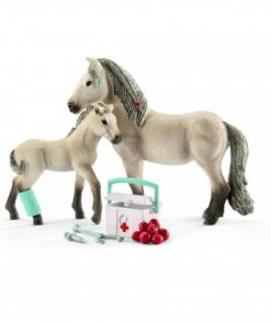 Set konja sa medicinskom opremom