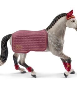 Trakehner kobila sa opremom za turnir