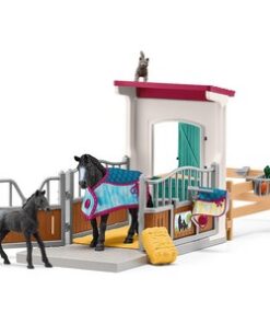 Boks za konje sa konjem i ždrebetom