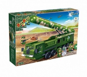 Vojni kamion sa raketom