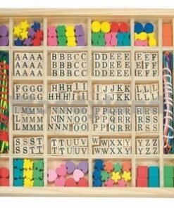 Perle za nizanje u drvenoj kutiji- slova I drugi oblici